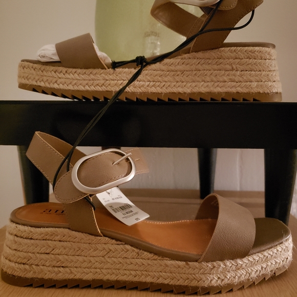 BNWT ANA EVIE wedge sandals (9.5) - Picture 7 of 8